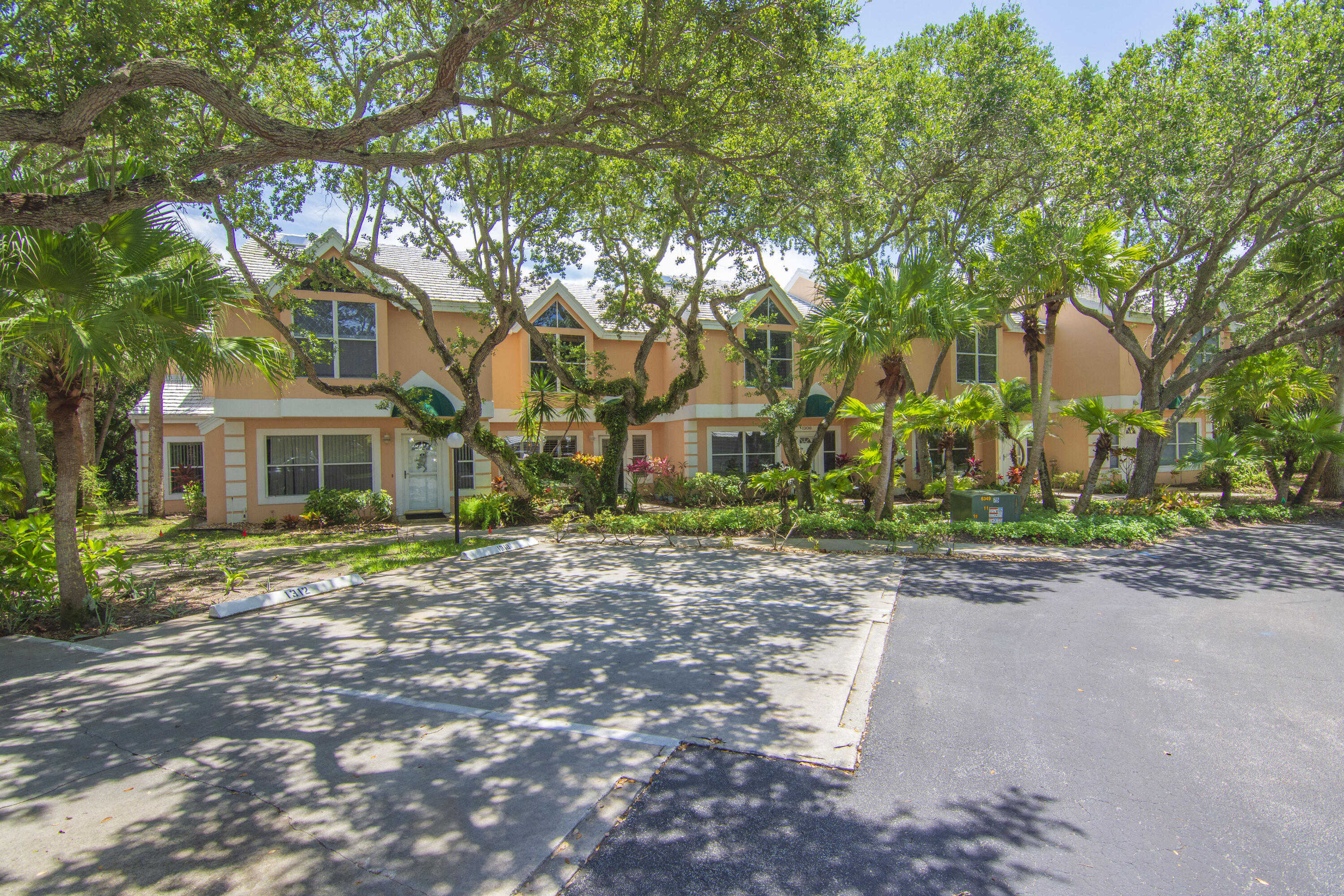 photo 3: 1304 Coral Park Lane Unit 102, Vero Beach FL 32963