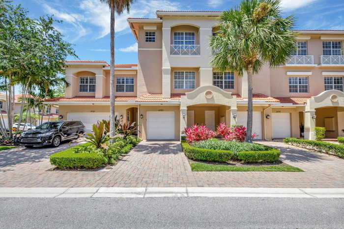 photo 1: 4703 Artesa Way, Palm Beach Gardens FL 33418