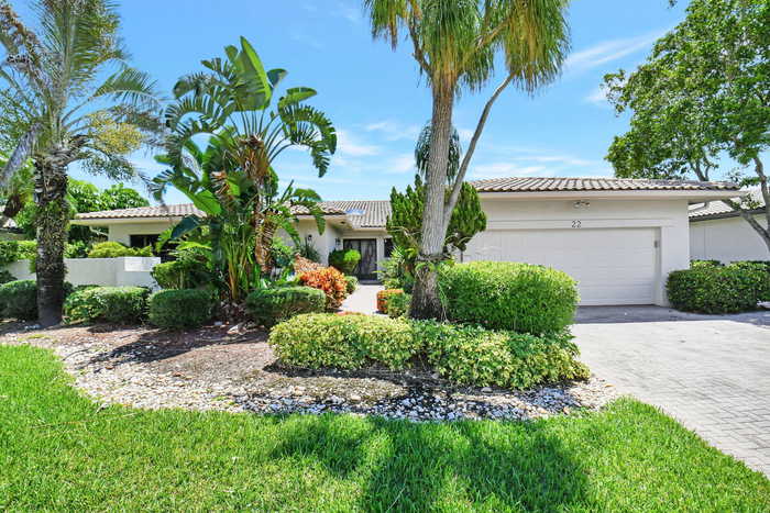 photo 1: 22 Bristol Lane, Boynton Beach FL 33436