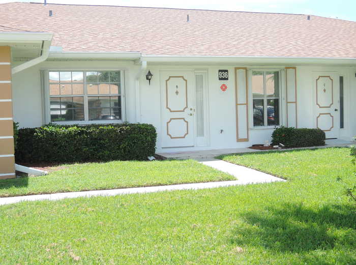 photo 1: 936 Savannas Point Drive Unit B, Fort Pierce FL 34982