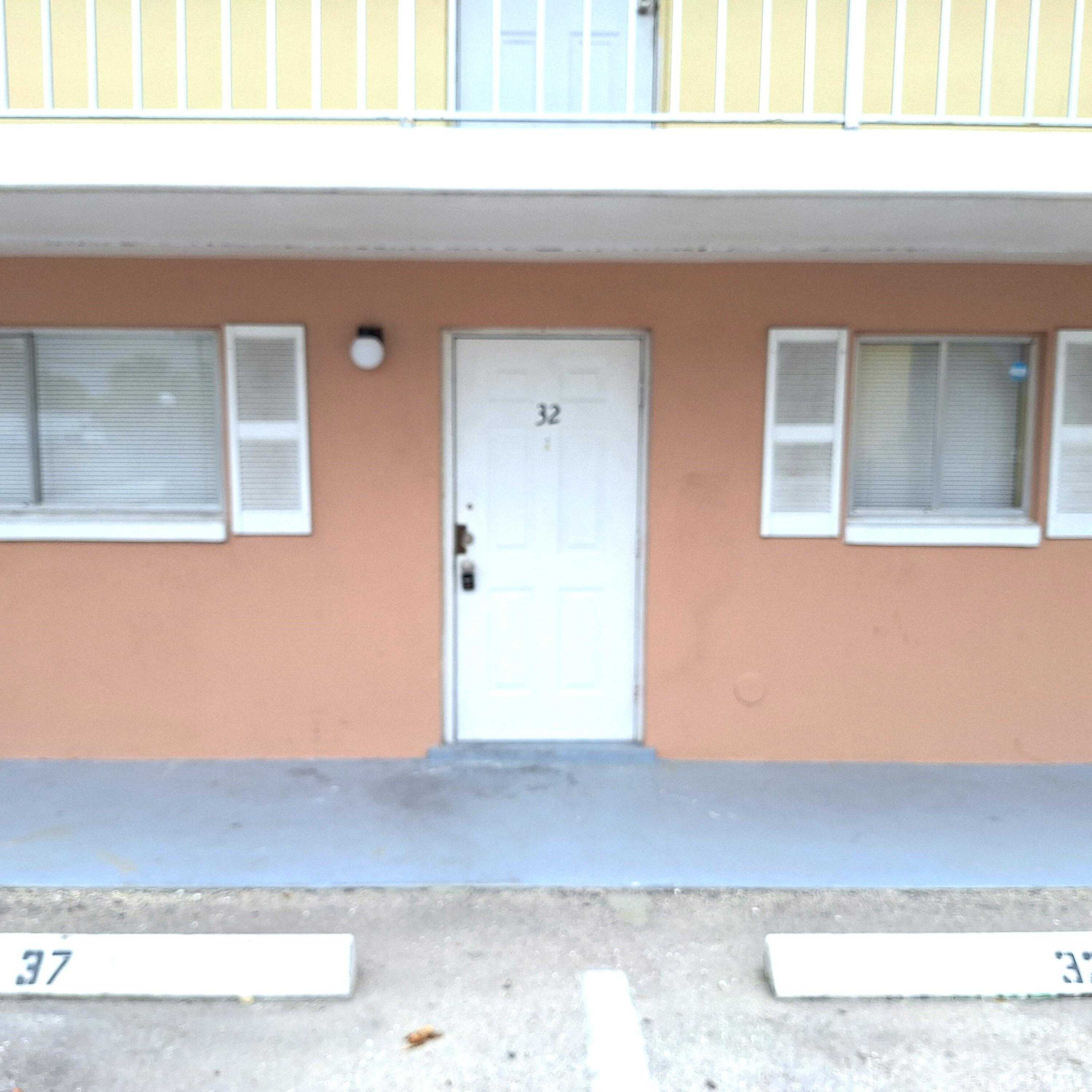 photo 3: 1501 Crescent Circle Unit D32, Lake Park FL 33403