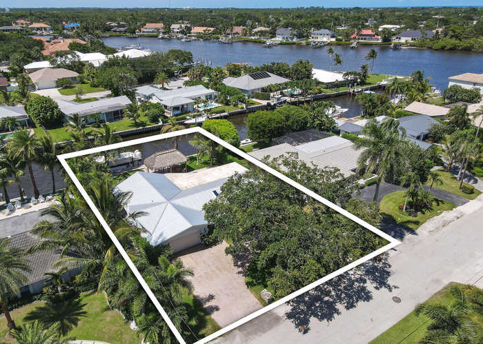 photo 1: 15 Tradewinds Circle, Tequesta FL 33469