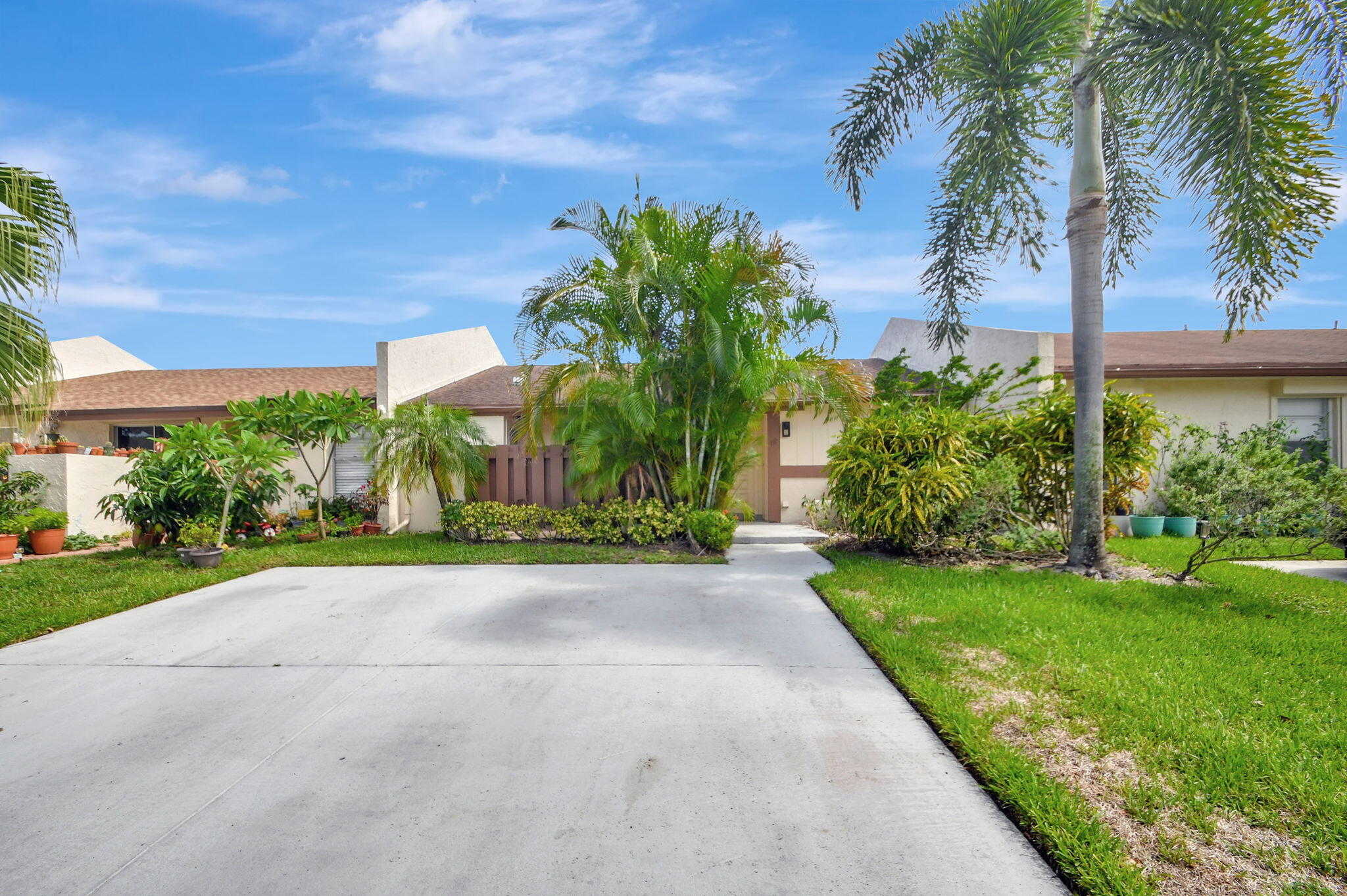 photo 1: 18 Chelsea Lane, Boynton Beach FL 33426