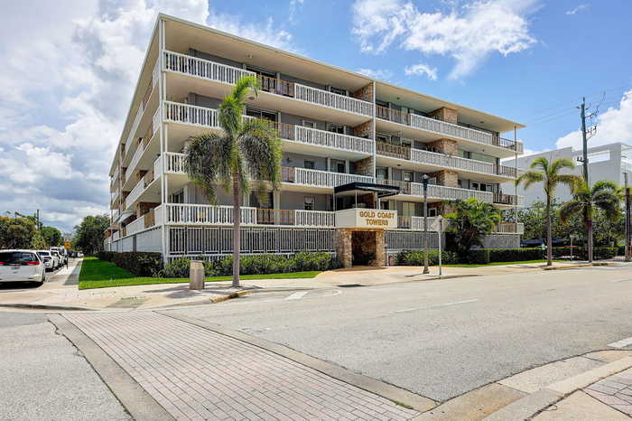 photo 1: 1 Lakeside Drive Unit B2, Lake Worth Beach FL 33460