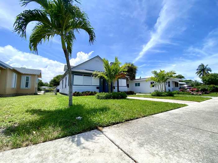 photo 2: 711 N Street, Lake Worth FL 33460