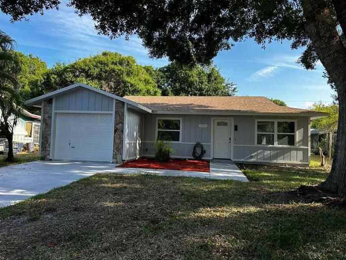 photo 1: 3455 3rd Place, Vero Beach FL 32968