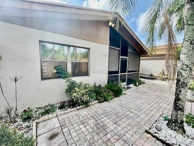 photo 2: 2005 24th Circle, Boynton Beach FL 33426