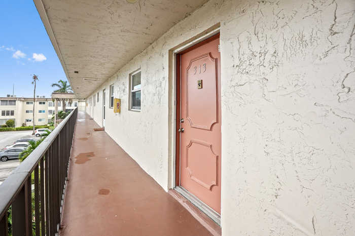 photo 2: 709 Lori Drive Unit 313, Palm Springs FL 33461