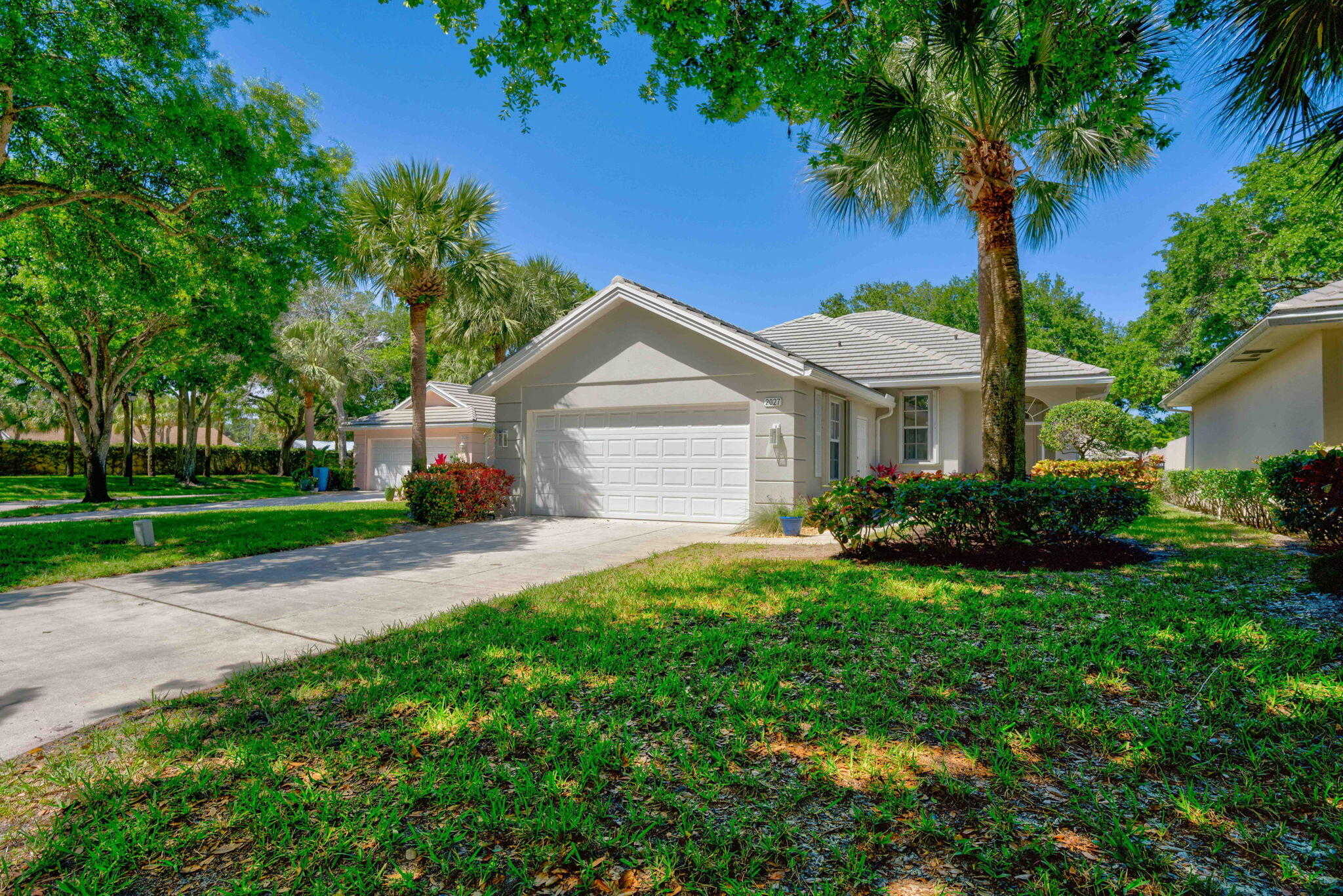 photo 1: 2027 Bedford Drive, Palm Beach Gardens FL 33403