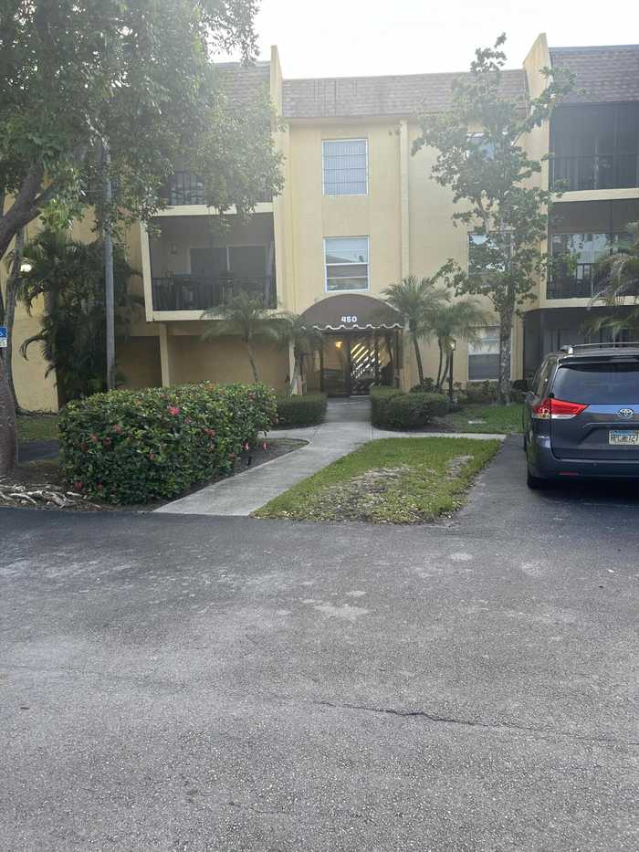 photo 2: 450 20 Street Unit 202, Boca Raton FL 33431