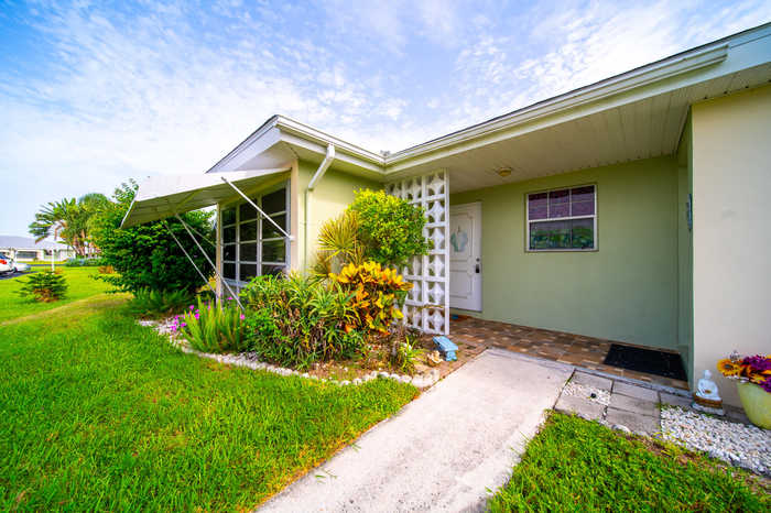 photo 1: 908 Savannas Point Drive Unit A, Fort Pierce FL 34982