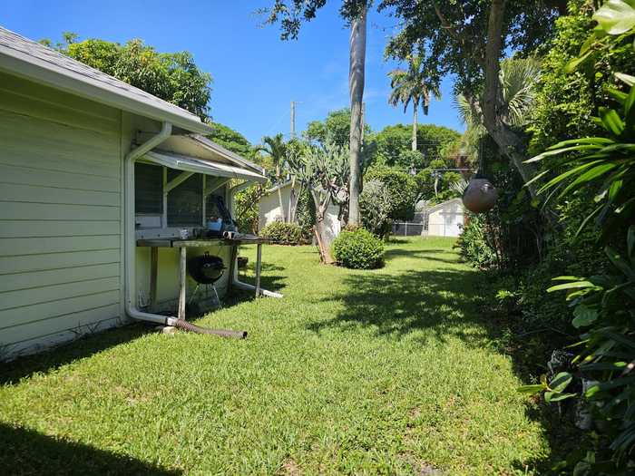 photo 2: 224 Ocean Breeze, Lake Worth Beach FL 33460