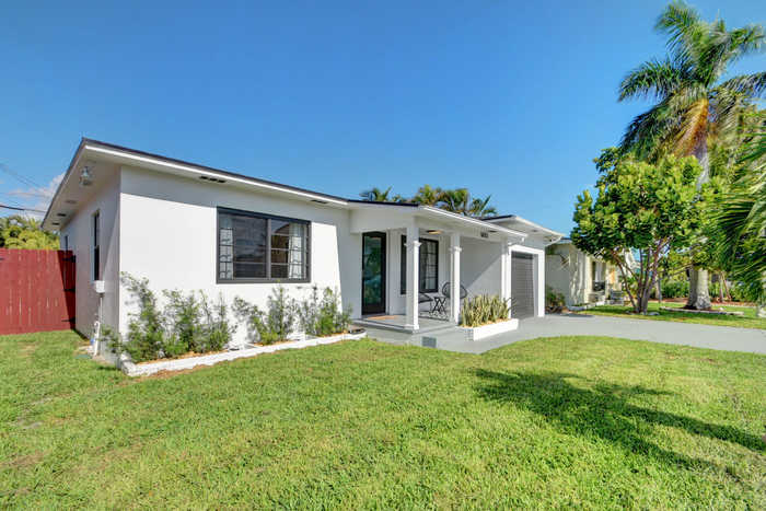 photo 2: 1613 J Terrace, Lake Worth Beach FL 33460