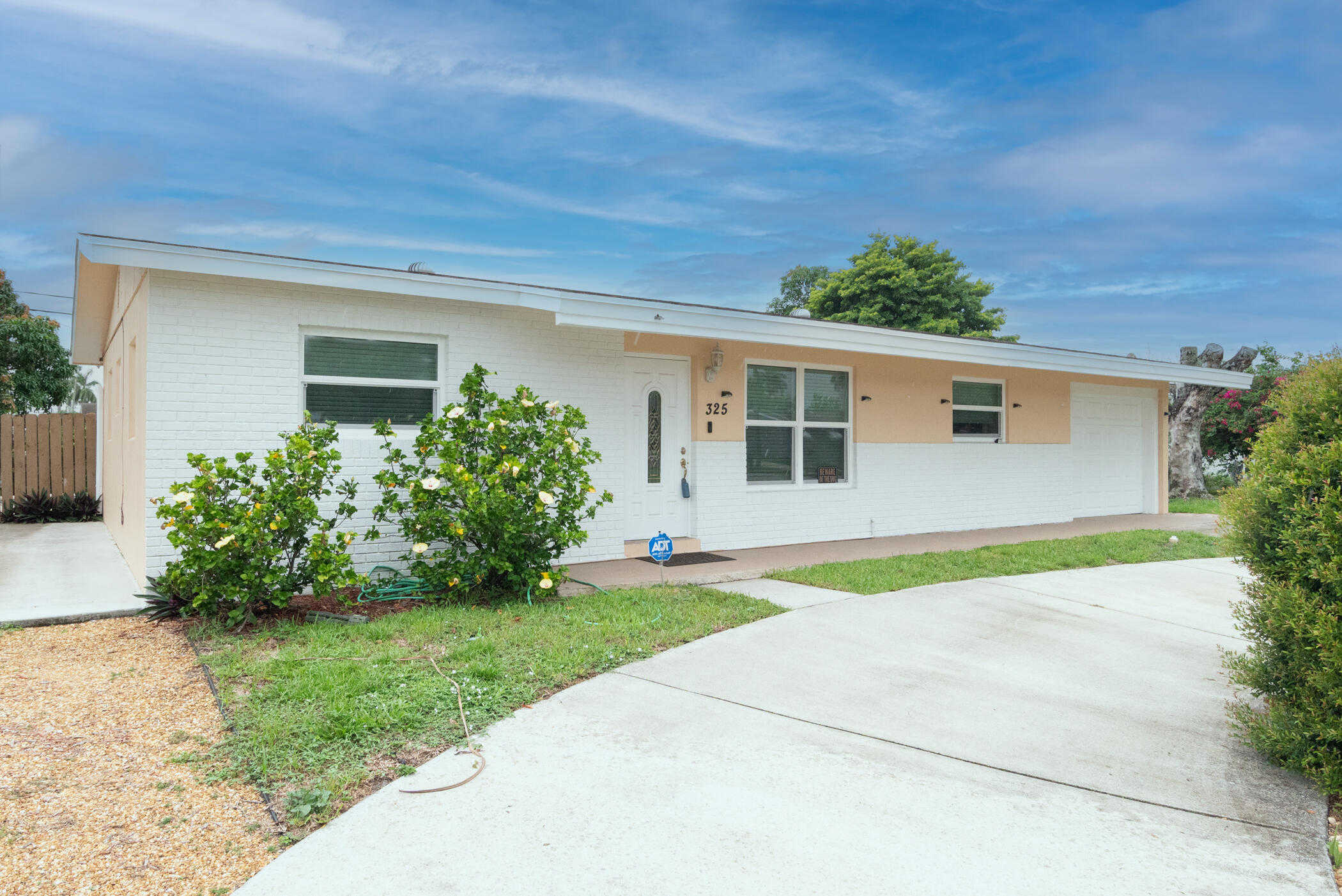 photo 2: 325 Greenbrier Drive, Palm Springs FL 33461