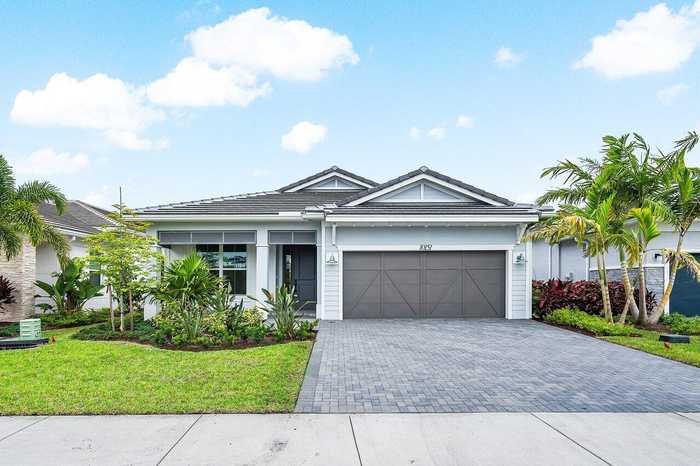 photo 1: 10151 Driftwood Way, Palm Beach Gardens FL 33412