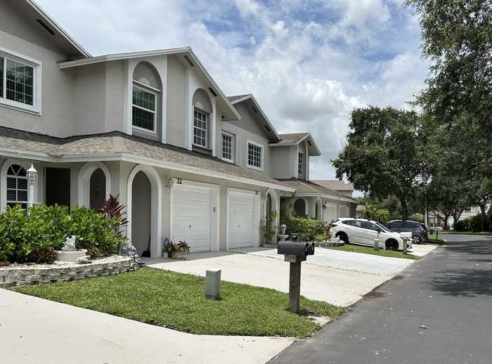 photo 1: 32 Desford Lane, Boynton Beach FL 33426