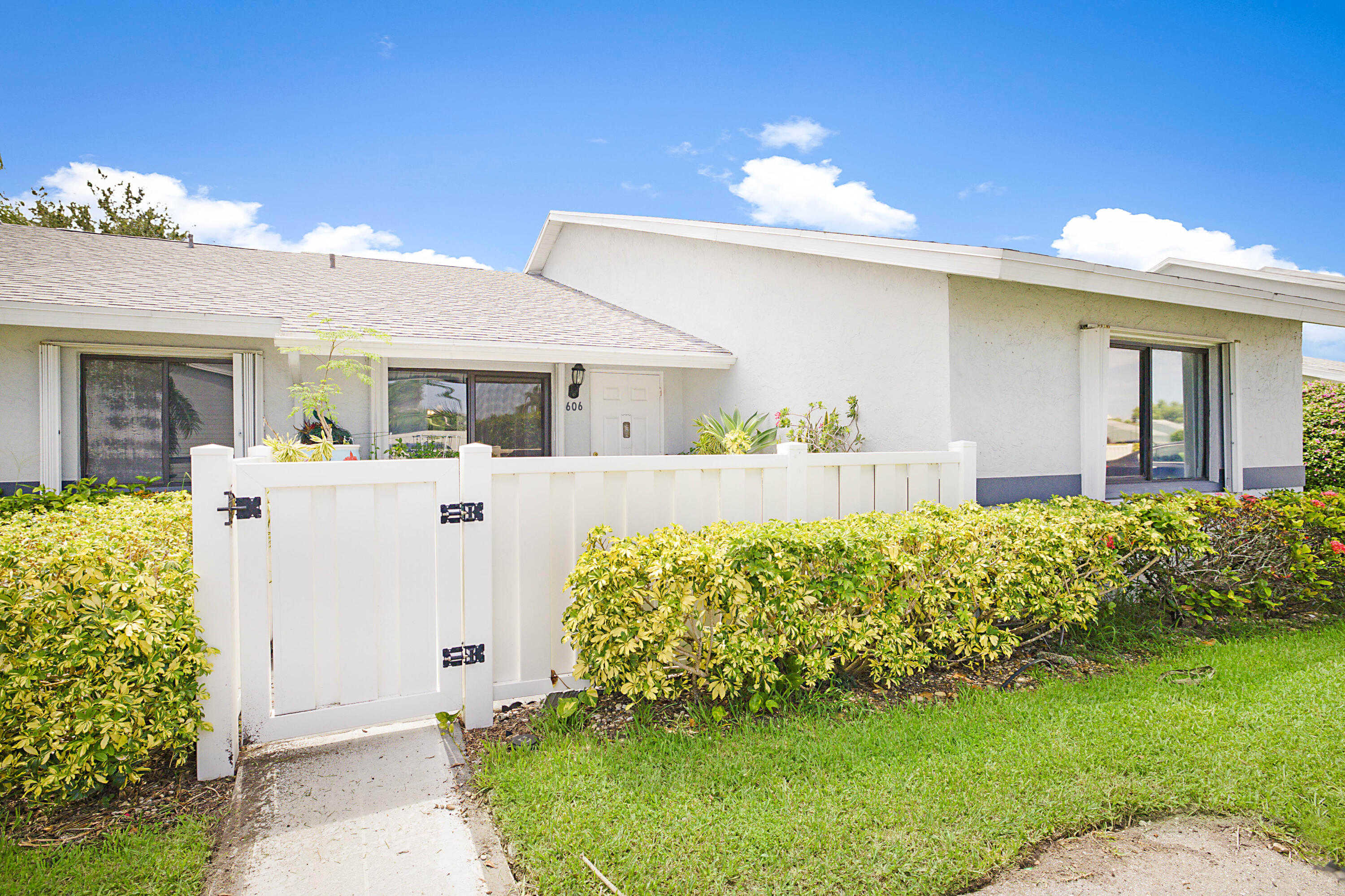 photo 1: 2641 Gately Drive Unit 606, West Palm Beach FL 33415