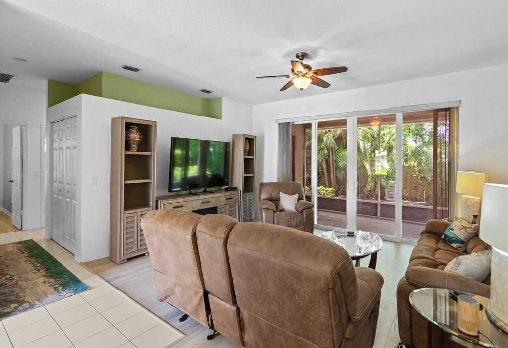 photo 3: 241 Hawthorne Lane, Vero Beach FL 32962