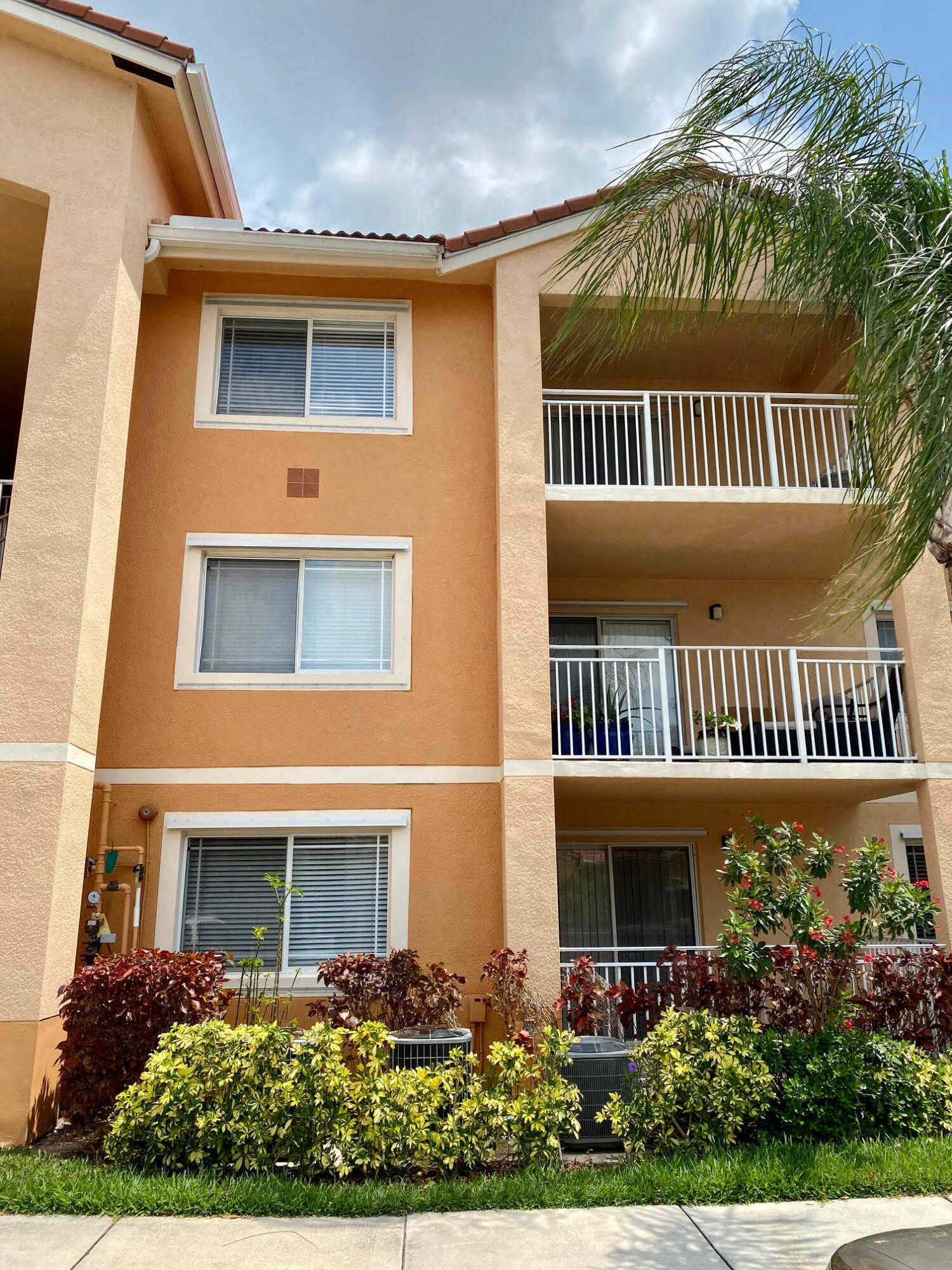 photo 1: 251 251 Sw Palm Drive Drive Unit 105, Port Saint Lucie FL 34986