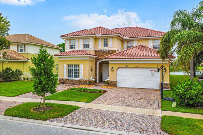 photo 1: 10085 Cobblestone Creek Drive, Boynton Beach FL 33472