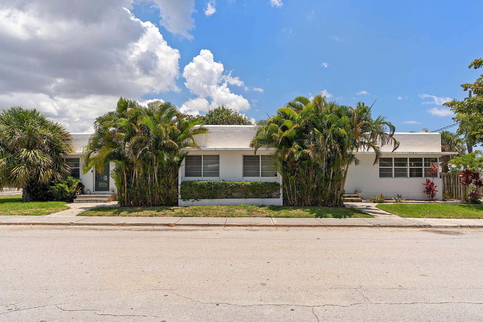 photo 2: 902 J Street, Lake Worth Beach FL 33460