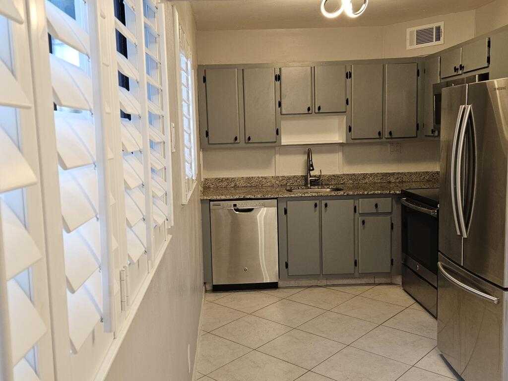 photo 2: 15036 Ashland Lane Unit B50, Delray Beach FL 33484