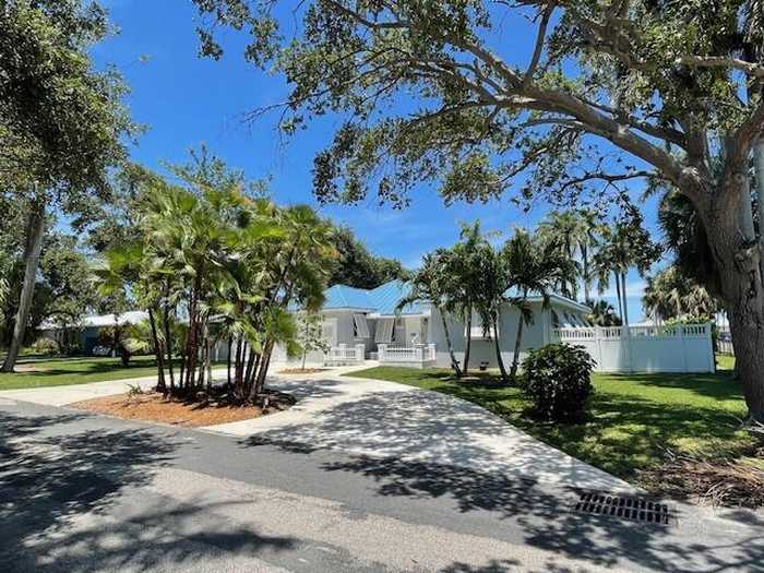 photo 2: 702 Golfview Road, Lake Worth Beach FL 33460