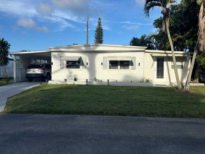 photo 2: 6358 S Ash Ln, Lake Worth FL 33462