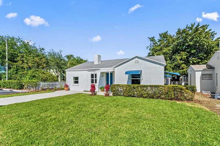 photo 2: 610 J Street, Lake Worth Beach FL 33460