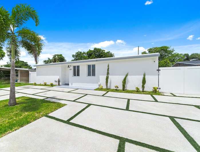 photo 1: 789 Hibiscus Drive, Royal Palm Beach FL 33411