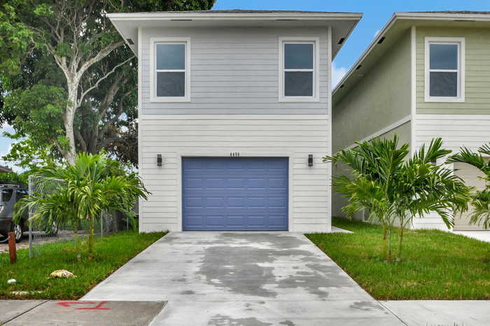 photo 1: 4456 Clinton Blvd Boulevard, Lake Worth Beach FL 33461