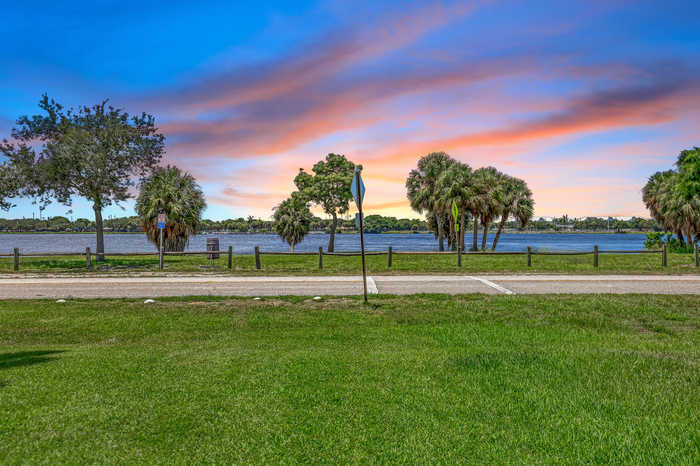 photo 2: 2381 Sunset Avenue Unit 302, Lake Worth Beach FL 33461