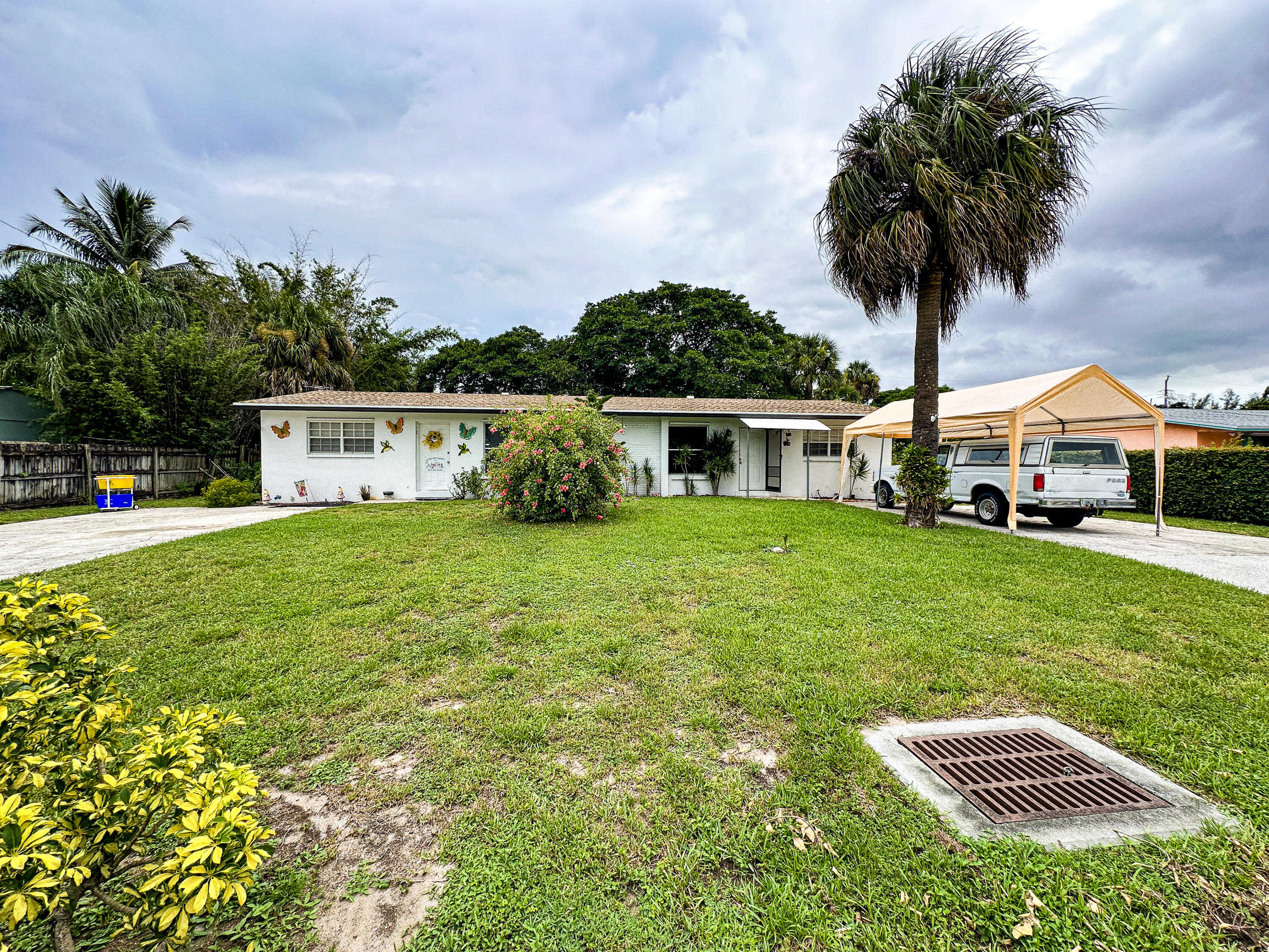 photo 1: 9209 Sun Court, Palm Beach Gardens FL 33403