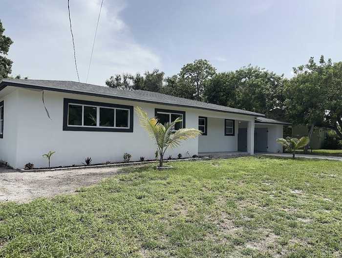 photo 2: 707 Ohio Avenue, Fort Pierce FL 34950