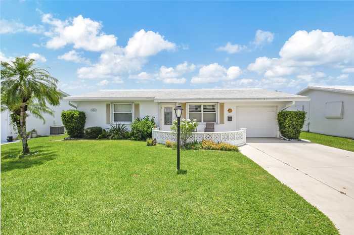 photo 1: 906 5th Court, Boynton Beach FL 33426