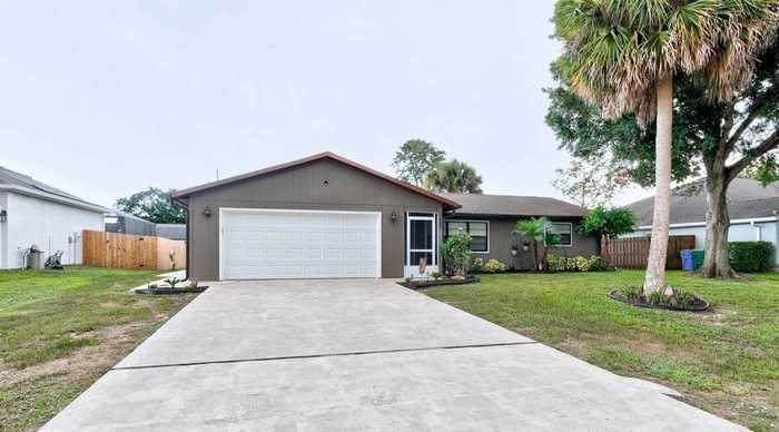 photo 2: 585 Ray Street, Sebastian FL 32958