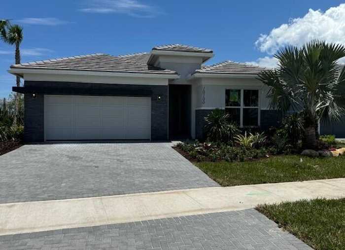 photo 1: 10100 Regency Way, Palm Beach Gardens FL 33412