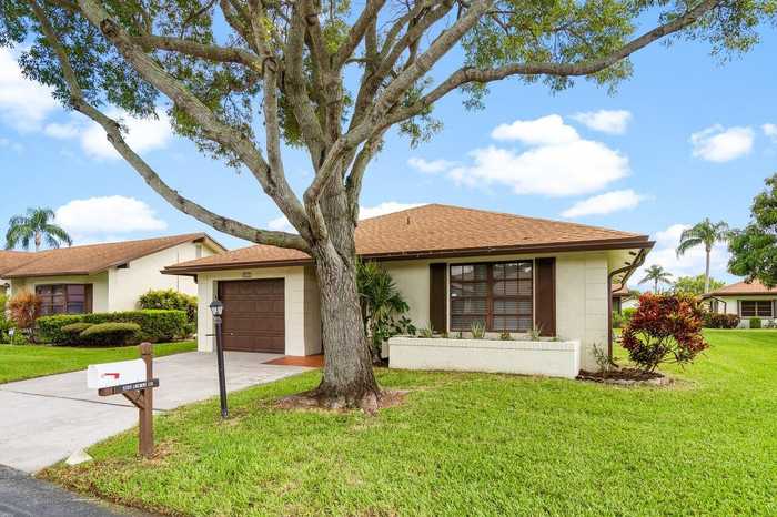 photo 2: 6369 Lakemont Circle, Greenacres FL 33463