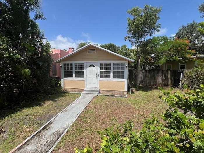 photo 2: 419 L Street, Lake Worth Beach FL 33460