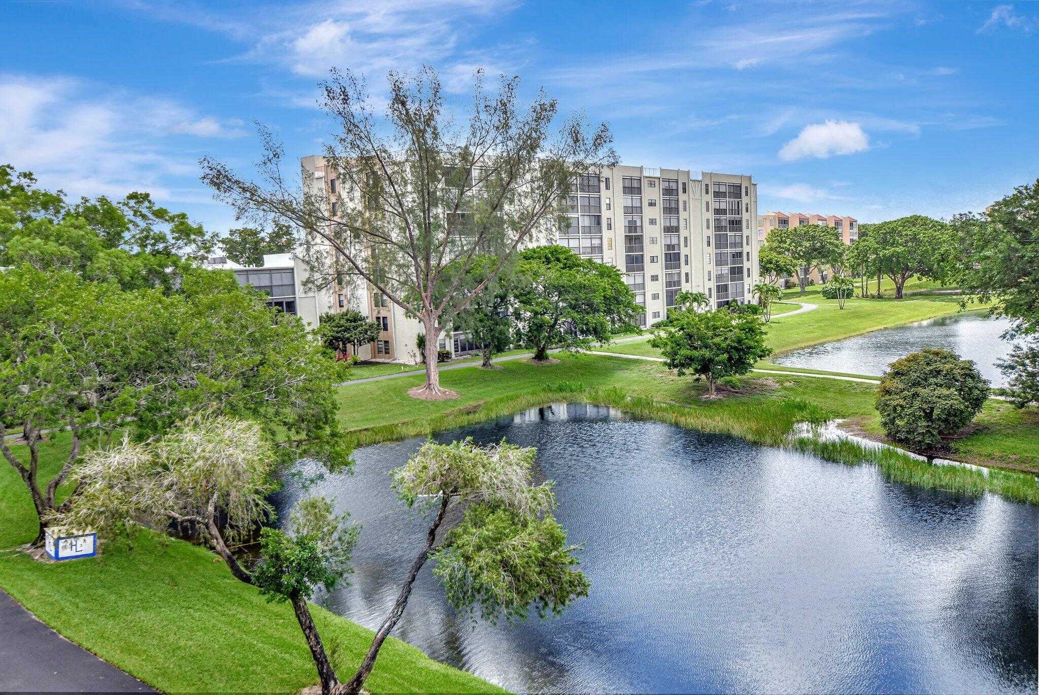 photo 1: 6866 Huntington Lane Unit 404, Delray Beach FL 33446