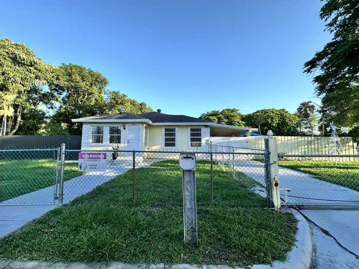 photo 1: 946 Bignonia Road, West Palm Beach FL 33405