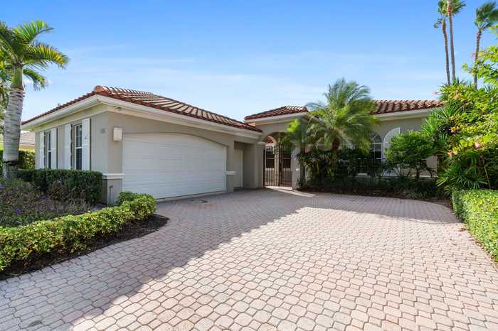 photo 2: 106 Village Way, Jupiter FL 33458