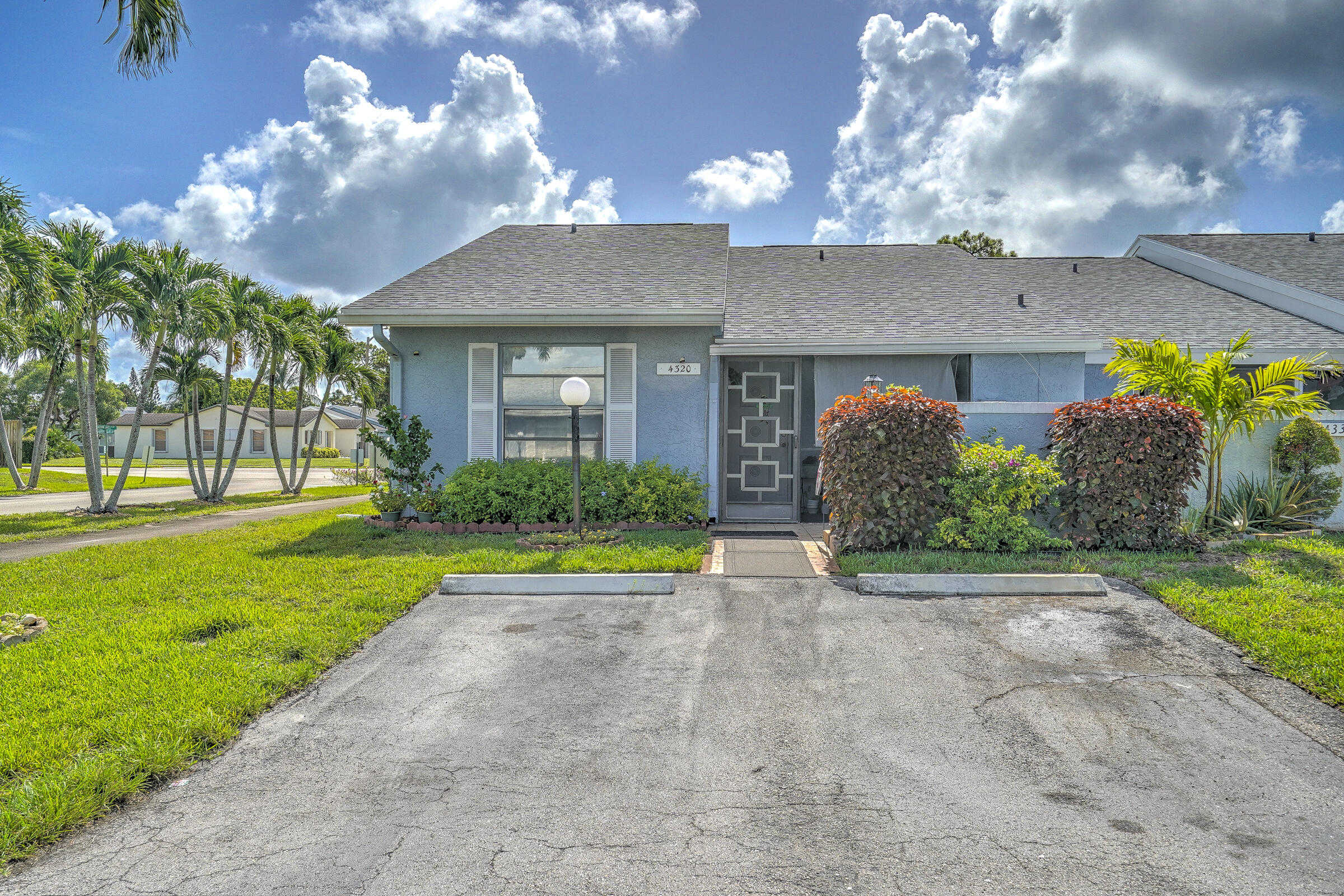 photo 3: 4320 Lucerne Villas Lane, Lake Worth FL 33467