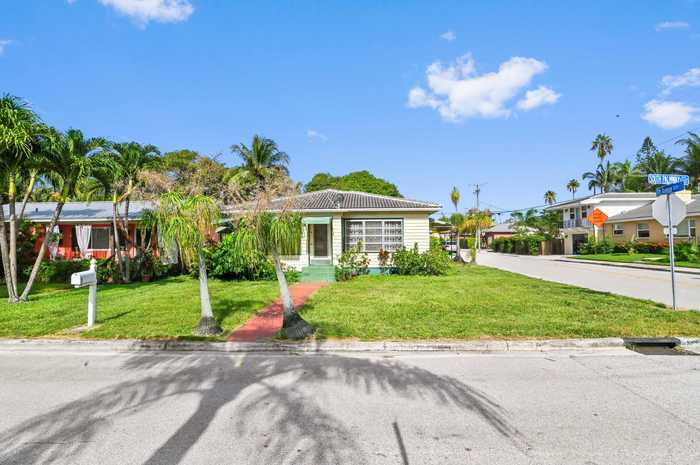 photo 1: 801 Palmway, Lake Worth Beach FL 33460