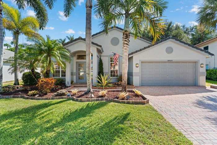 photo 1: 4054 Bahia Isle Circle, Wellington FL 33449