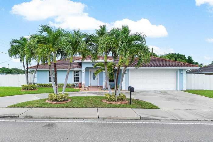 photo 2: 1906 A Street, Lake Worth FL 33460