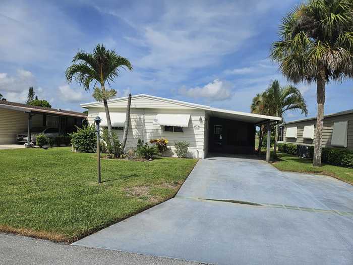 photo 2: 8004 Saratoga Drive, Hobe Sound FL 33455