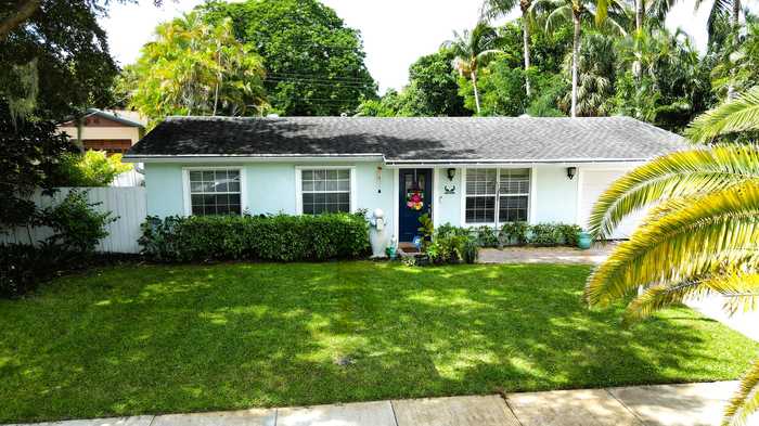 photo 1: 941 Laurel Road, North Palm Beach FL 33408