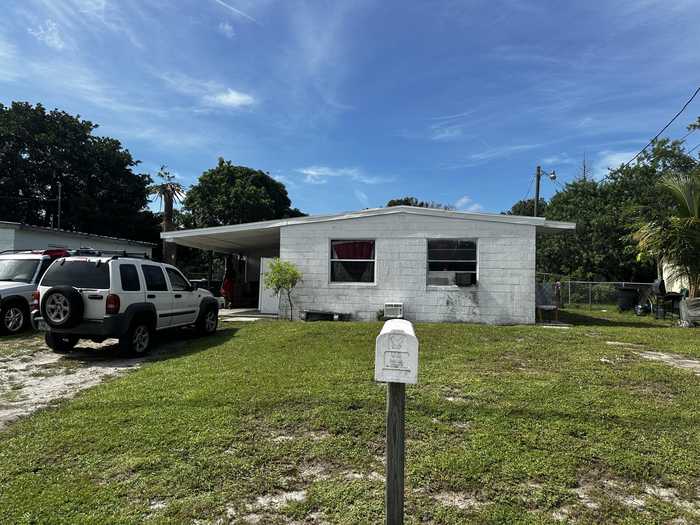 photo 2: 2906 Carver Street, Fort Pierce FL 34947