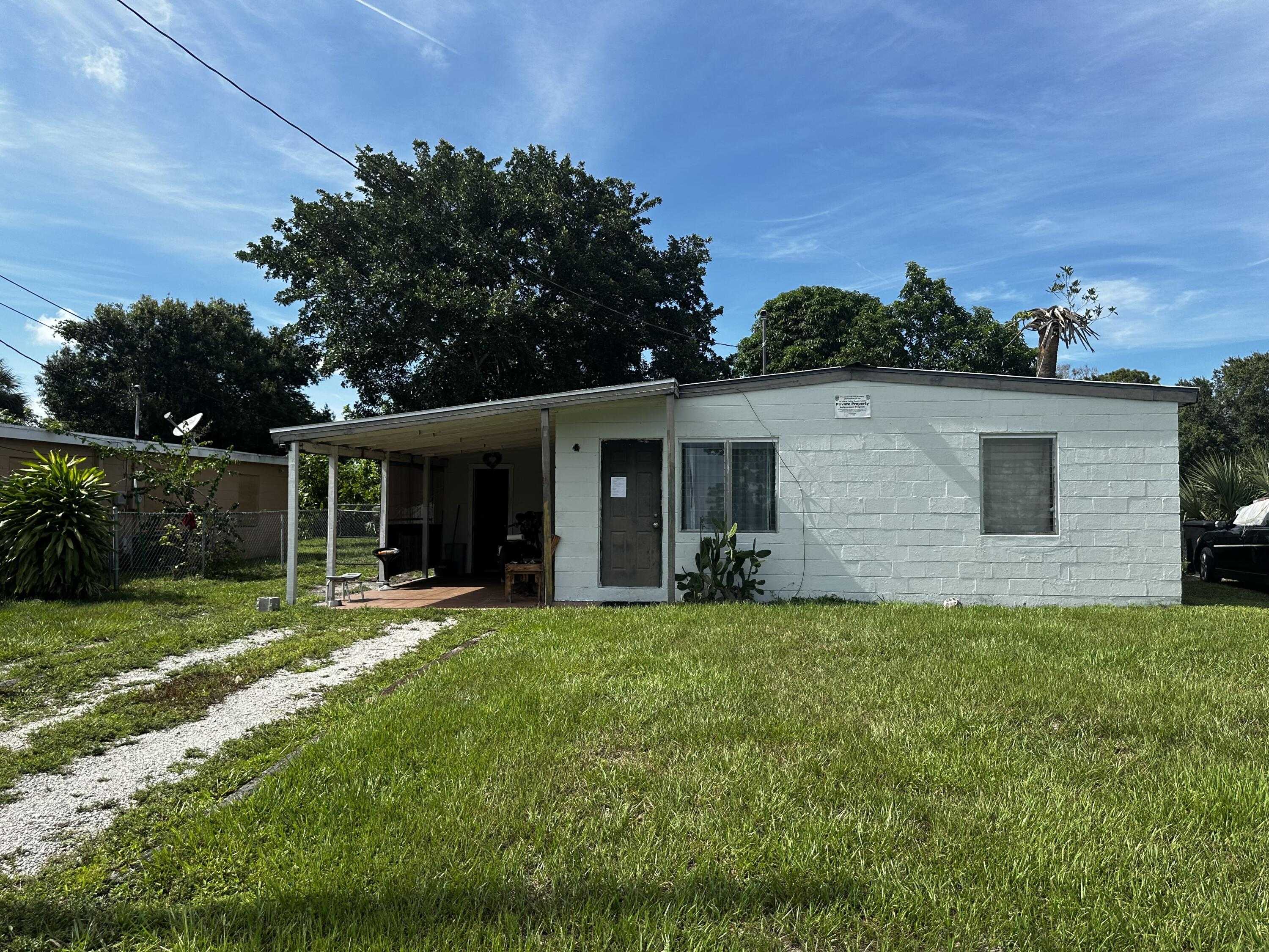 photo 3: 2906 Carver Street, Fort Pierce FL 34947